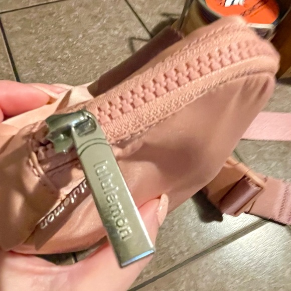 Lululemon Everywhere Belt Bag - Picture 9 of 11